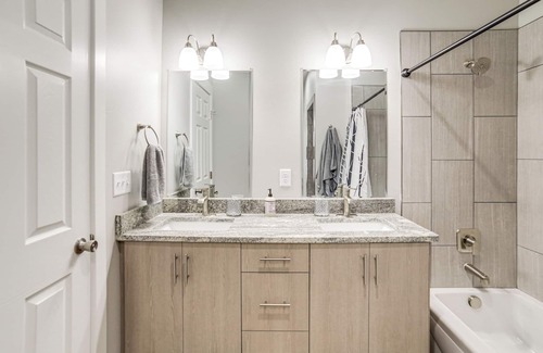 Shelley House | Dog-Friendly Shelley Townhome w/Private Hot Tub!
