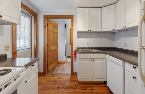Campton Apartment | DOG FRIENDLY! Simple and Cozy Apartment Just Mins to Loon Mountain and Waterville Valley by RedAwning