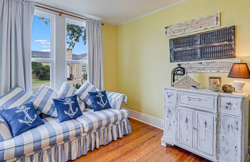 Aransas Pass Cottage | Dog-Friendly, Single Story Cottage with High-Speed WiFi and Central AC