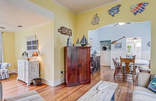 Aransas Pass Cottage | Dog-Friendly, Single Story Cottage with High-Speed WiFi and Central AC