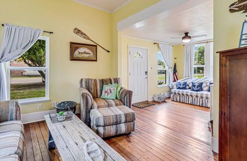 Aransas Pass Cottage | Dog-Friendly, Single Story Cottage with High-Speed WiFi and Central AC