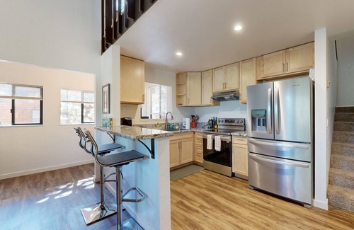 Truckee Condo | Dog-friendly snowbird escape with pool, hot tub & sauna access, & woodstove