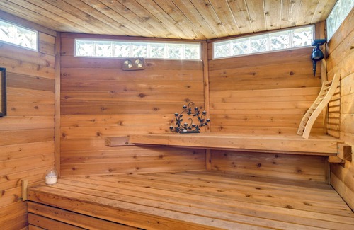 Historic Kenwood House | Dog-Friendly St Pete Rental w/ Hot Tub & Sauna!