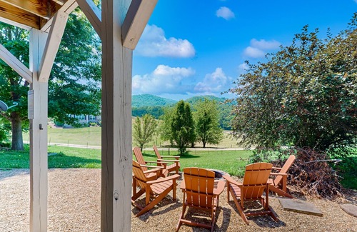 Weaverville House | Dog-friendly Storybook Mountain retreat with hot tub, yard
