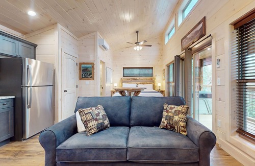 Rocky Grove Cabin | Dog-friendly studio cabin w/free attraction tickets, hot tub, full kitchen