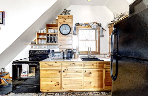 Sunday River Area Apartment | Dog-Friendly Studio w/ Mountain Views, Wood Stove, Fast WiFi, PetSafe Dog Fence