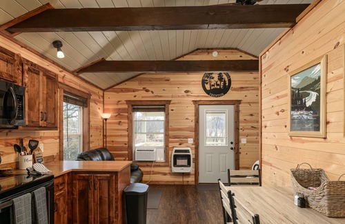Trenton House | Dog-friendly tiny cabin with washer/dryer, central AC, firepit