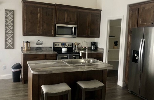 Idaho Falls House | Dog friendly townhome with garage access 5 miles to downtown.