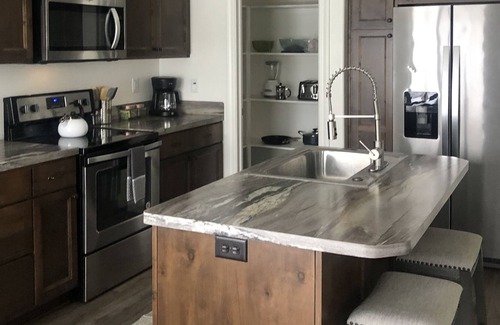 Idaho Falls House | Dog friendly townhome with garage access 5 miles to downtown.