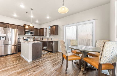 Southwest Ada County Alliance House | Dog Friendly Treasure Valley Retreat 3 bds 2.5 bth