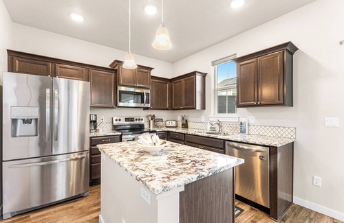 Southwest Ada County Alliance House | Dog Friendly Treasure Valley Retreat 3 bds 2.5 bth