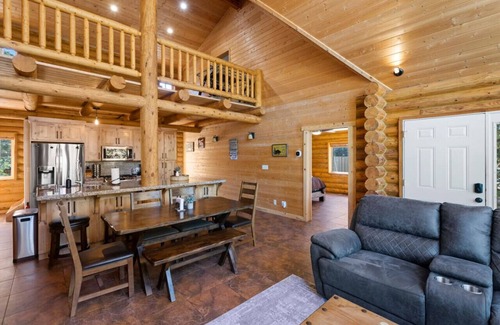 Meadow View Heights Cabin | Dog-friendly log cabin with game room and fire pit
