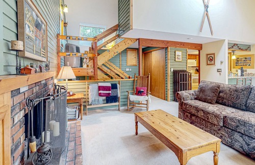 Waterville Valley House | Dog-friendly home with mountain views - walk to trolley & Town Square