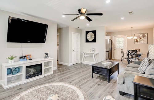 Johns Island House | Dog-friendly village home with front porch, grill, backyard, W/D, AC, & desk