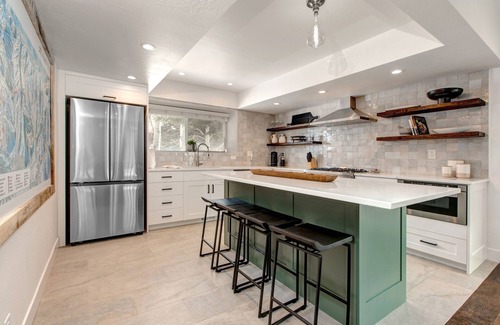 South Snyderville Basin House | Dog-friendly, walk to Canyons, hot tub, fireplace, foosball, A/C