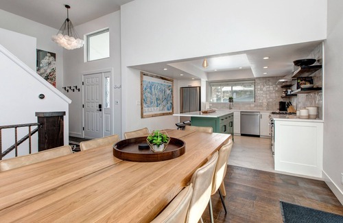 South Snyderville Basin House | Dog-friendly, walk to Canyons, hot tub, fireplace, foosball, A/C