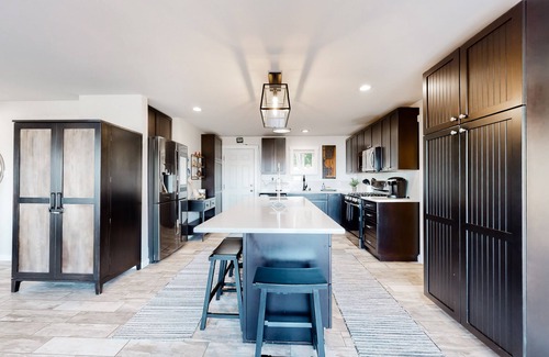 Coupeville House | Dog-friendly, waterfront dream home w/furnished deck & kayaks