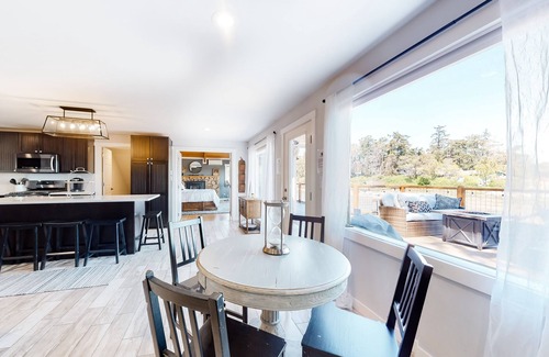 Coupeville House | Dog-friendly, waterfront dream home w/furnished deck & kayaks