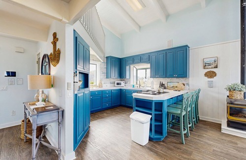 Fort Bragg House | Dog-friendly, waterfront home w/amazing views, private hot tub, & beach access