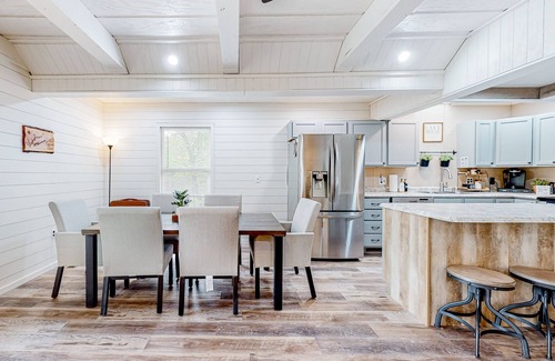 Flat Hollow Marina Cabin | Dog-friendly waterfront home with a firepit, grill, deck, board games, & dock