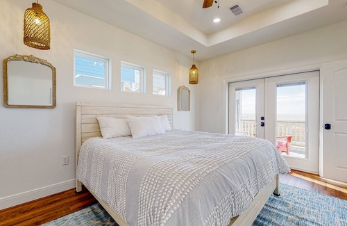 Isla Del Sol House | Dog-friendly, waterfront escape with WiFi, pier, boat launch, central AC, & W/D
