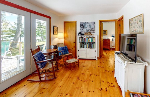 Waldoboro Cottage | Dog-Friendly Waterfront Home w/Deck, Gas Grill, Views, Free WiFi, Washer/Dryer