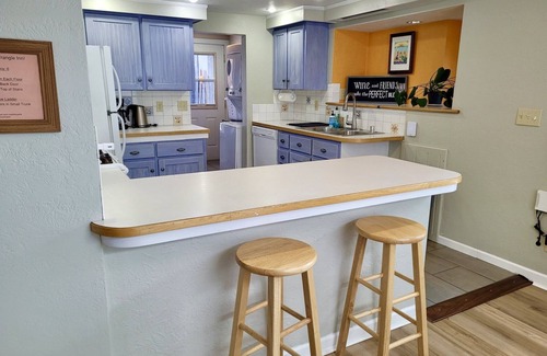 Winthrop House | Dog Friendly! Wrangle In-A Block Above Downtown Winthrop!