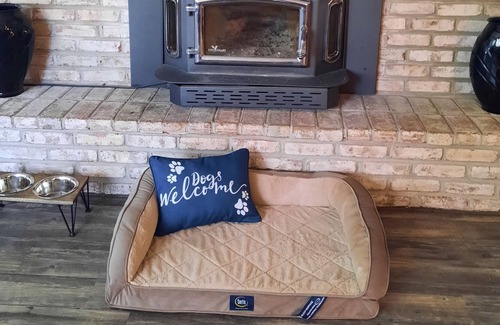 Lawrenceburg Apartment | Dogs Welcome - Fenced Yard - Queen Studio - Horse Country - KY Bourbon Trail