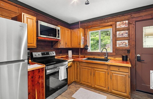 Clyde Cabin | Dogwood Cabin in Clyde - Perfect for a cozy getaway