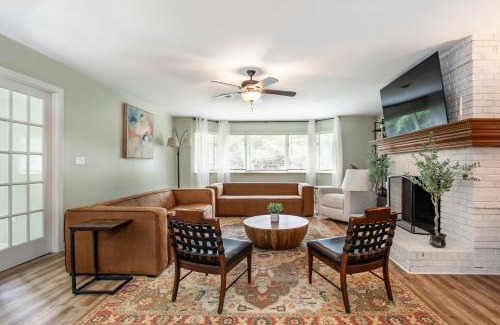 Kodak House | Dogwood Vista - Hot Tub, Firepit, & Volleyball!