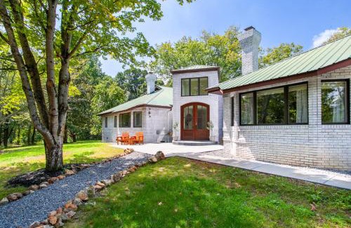 Kodak House | Dogwood Vista - Hot Tub, Firepit, & Volleyball!