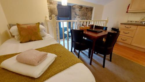 Tabor House | Dolgun Uchaf Historic B&B and Cottages in Snowdonia