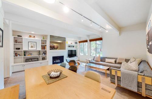 Sun Valley Apartment | Dollar Meadow 1385