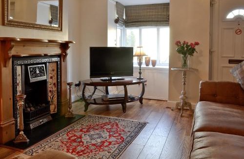 Bourton House | Dolls Cottage