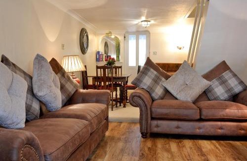 Bourton House | Dolls Cottage