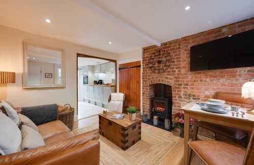 Martlesham Heath House | Dolly Cottage - One Bedroom House, Sleeps 2