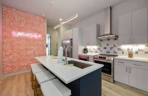 Radnor House | Dolly & Denim - 4BD/4.5BTH - Spacious Rooftop!