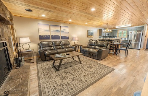 Caton Condo | Dolly's Lodge # 3