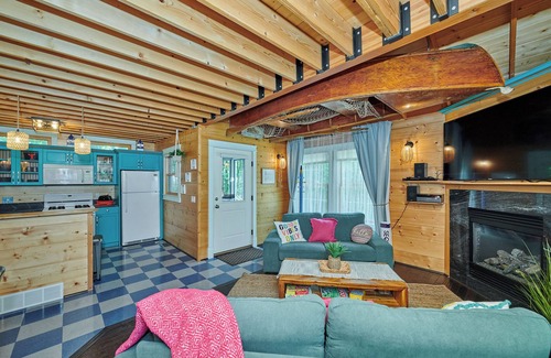 Fennville House | Dollybrook 9 - Pet friendly - Community Pool - Groups welcome