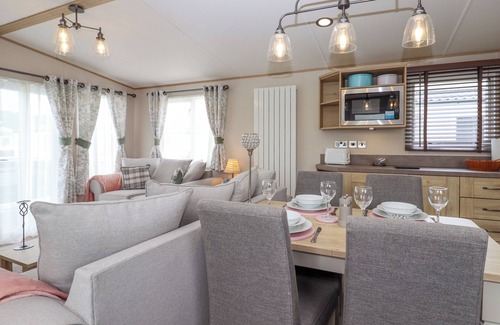 Eastbourne Cottage | DOLLYS DELIGHT, family friendly, country holiday cottage in Pevensey