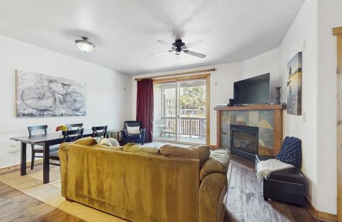 Truckee Apartment | Dolomite Delight