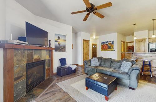 Truckee Apartment | Dolomite Delight