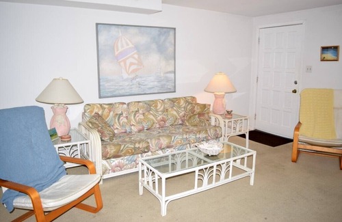 Dennisville Condo | Dolphin Beach Condos located in Sea Isle's Northend Sleeps 6
