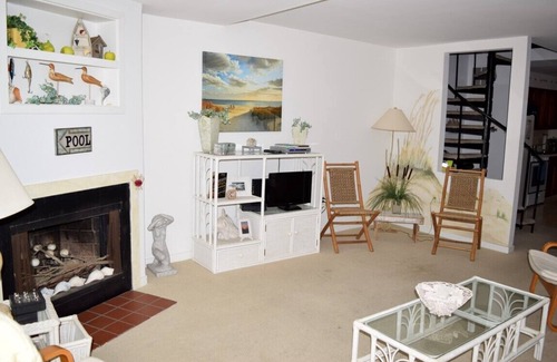 Dennisville Condo | Dolphin Beach Condos located in Sea Isle's Northend Sleeps 6