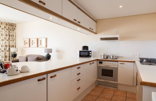 Bloubergstrand Hotel | Dolphin Beach Hotel