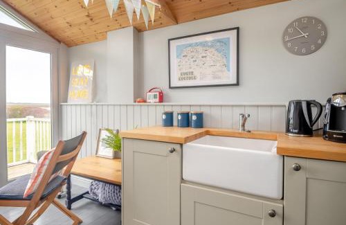 Burnham Deepdale House | Dolphin Cottage - Brancaster Staithe
