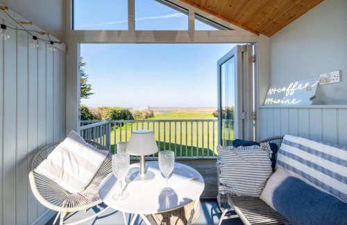 Burnham Deepdale House | Dolphin Cottage - Brancaster Staithe