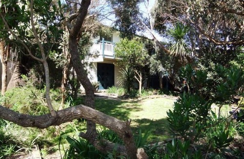 Smiths Beach House | Dolphin Cottage - Dog Friendly* Free WIFI Ocean Views. 5 min walk to beach!