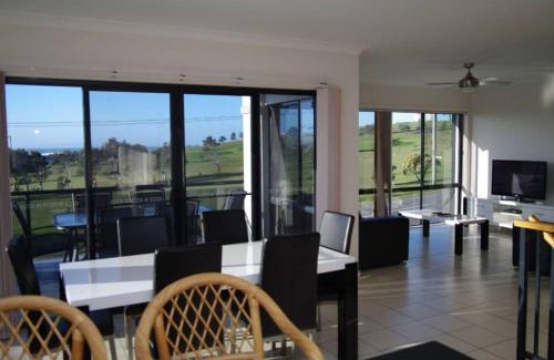 Crescent Head House | Dolphin Court 1, 1 Gowing Street