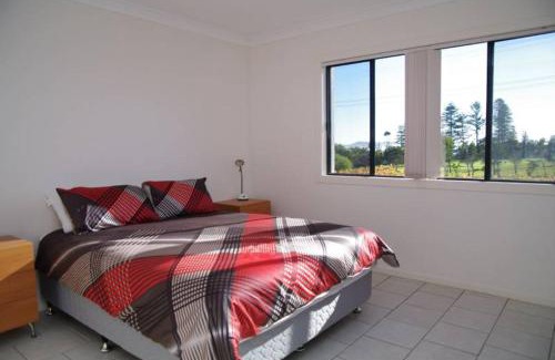 Crescent Head House | Dolphin Court 2, 1 Gowing Street